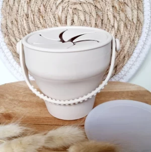 Faltbarer Snackbecher aus Silikon mit Deckel - Beige von Rammelaartje