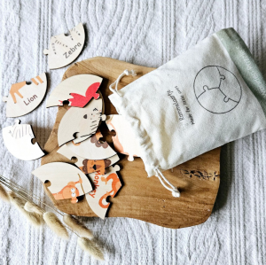 Set mit 12 Holzpuzzles in einer Leinentasche – Tiere