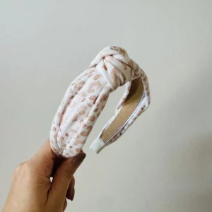 Handgemachter Knoten-Haarreifen im soften Leo-Look – Bibi Kidz